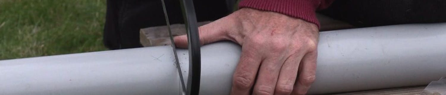 Helt lige snit på nedløbsrøret Helt lige snit på nedløbsrøret